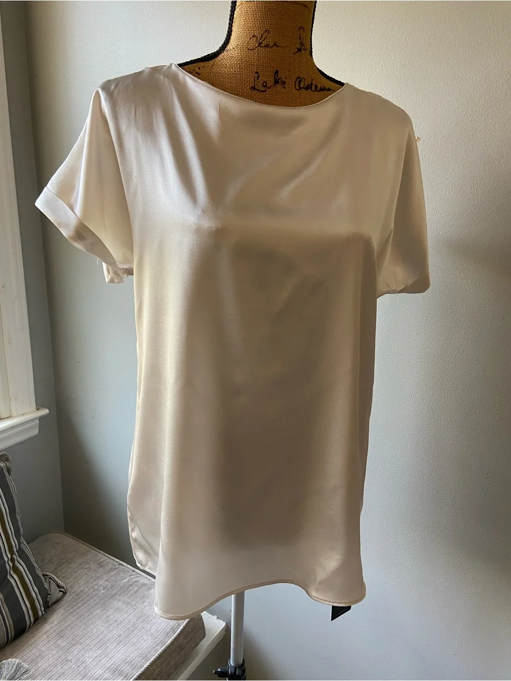 NWT Silk Silky Sz L cream color Women's Casual Short Sleeve Top